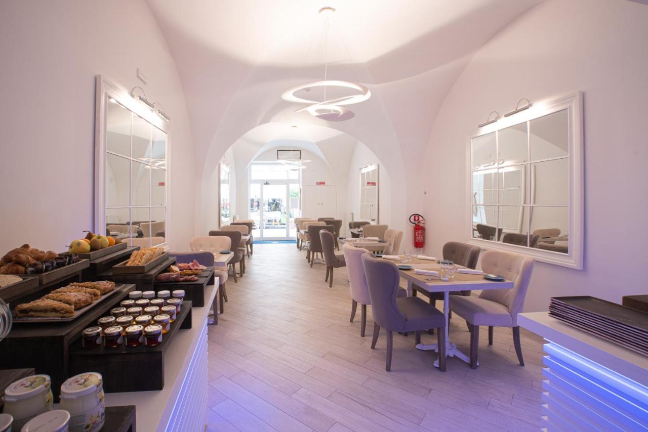 Hotel Marina Charming Rooms فينالي ليغوري المظهر الخارجي الصورة